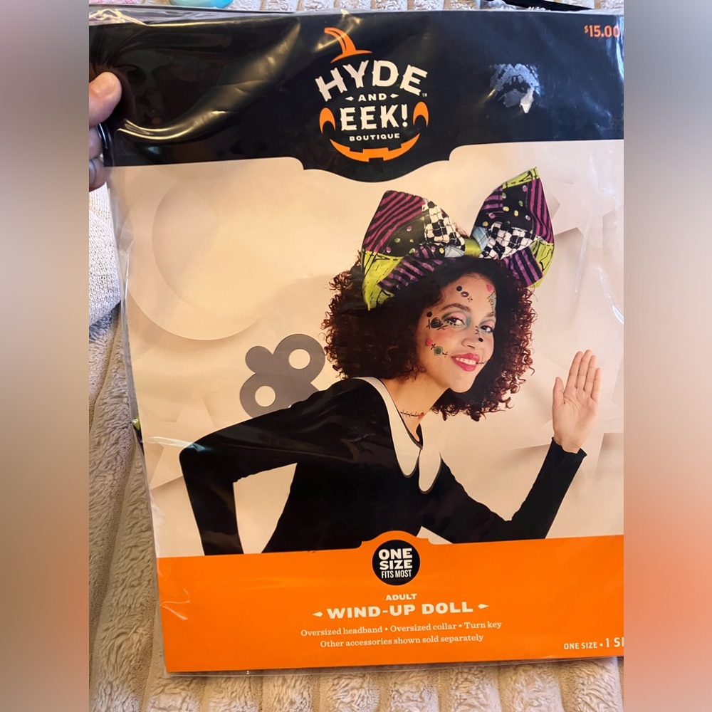 Halloween costume: wind up doll unused bow, collar & wind up